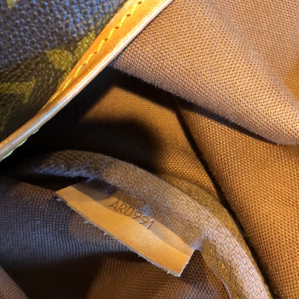 Authentic Louis Vuitton Saumur 30 Crossbody Monogram Canvas - Picture 8 of 17